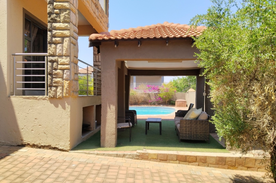 5 Bedroom Property for Sale in Birdwood Estate North West
